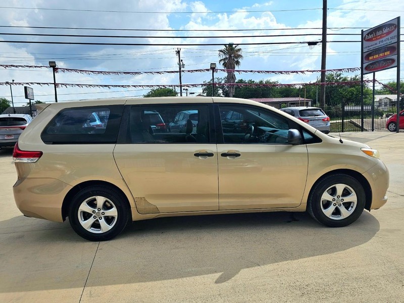 Toyota Sienna Vehicle Image 07