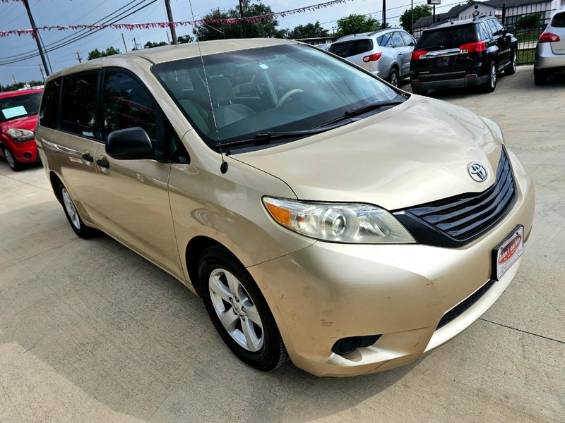 Toyota Sienna Vehicle Image 08