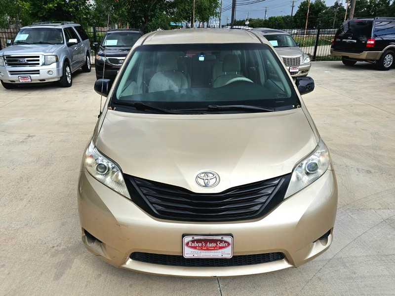 Toyota Sienna Vehicle Image 09