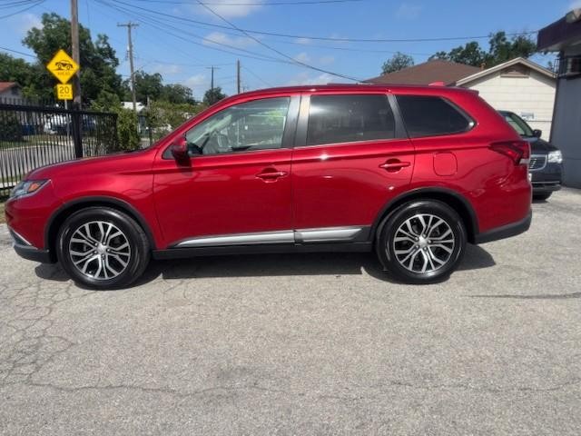 Mitsubishi Outlander Vehicle Full-screen Gallery Image 02