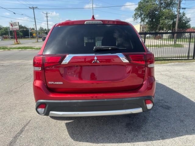 Mitsubishi Outlander Vehicle Full-screen Gallery Image 04