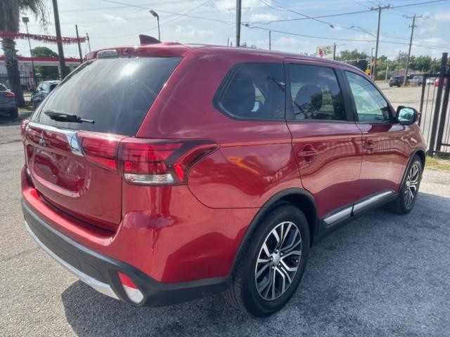 Mitsubishi Outlander Vehicle Full-screen Gallery Image 05