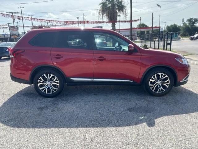 Mitsubishi Outlander Vehicle Full-screen Gallery Image 06