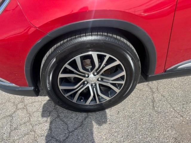 Mitsubishi Outlander Vehicle Full-screen Gallery Image 08