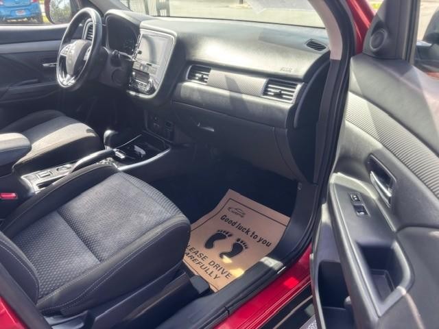 Mitsubishi Outlander Vehicle Full-screen Gallery Image 18