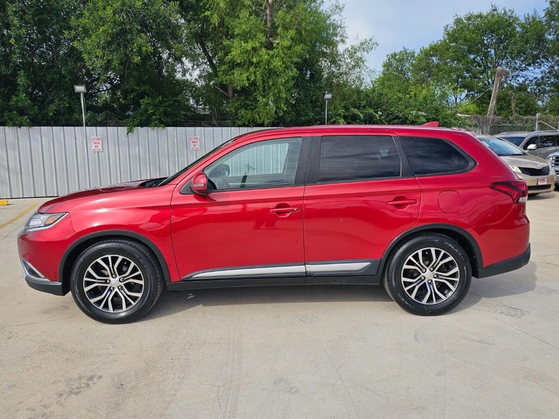 Mitsubishi Outlander Vehicle Image 02