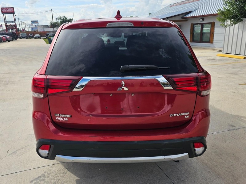 Mitsubishi Outlander Vehicle Image 04