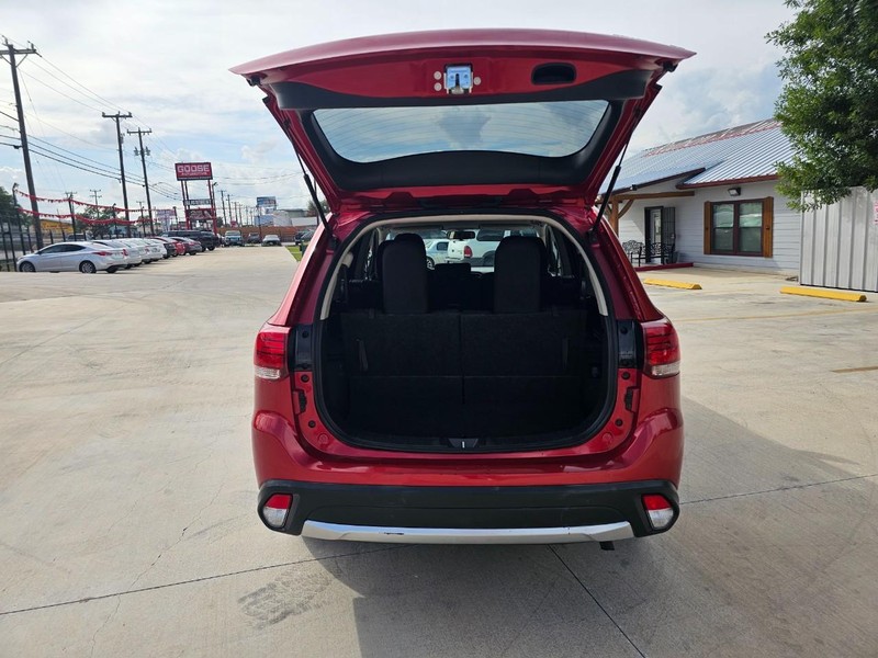 Mitsubishi Outlander Vehicle Image 05