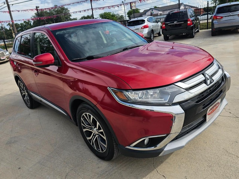 Mitsubishi Outlander Vehicle Image 09