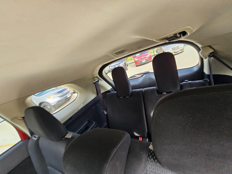 Mitsubishi Outlander Vehicle Image 15