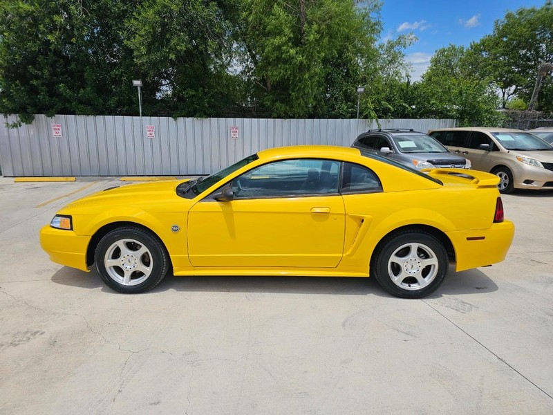 Ford Mustang Vehicle Image 02