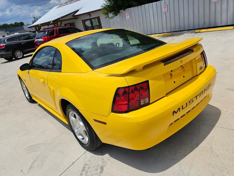 Ford Mustang Vehicle Image 03
