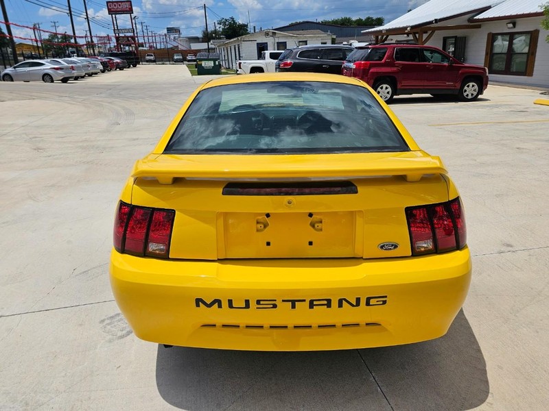 Ford Mustang Vehicle Image 04