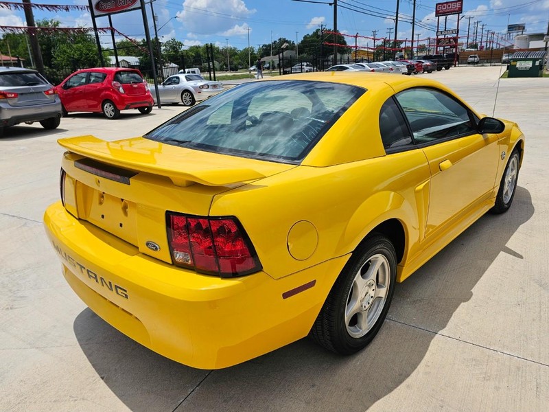 Ford Mustang Vehicle Image 05