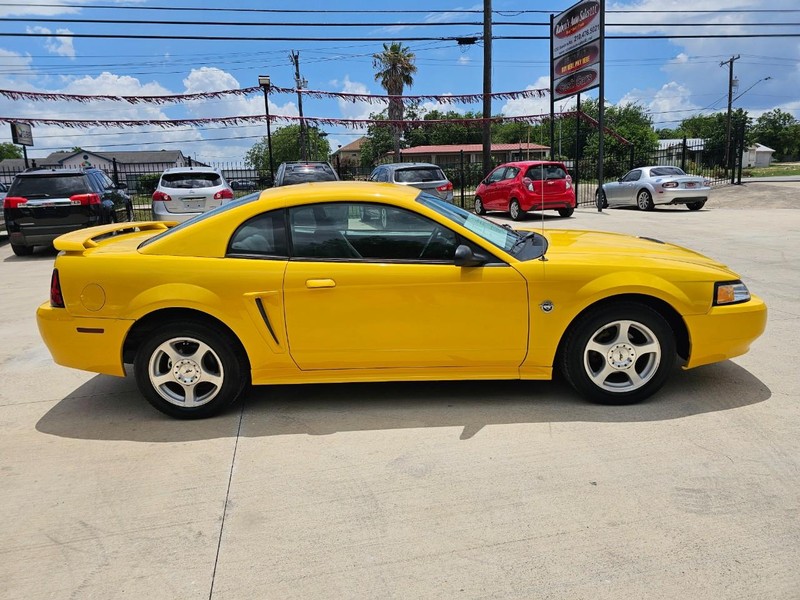 Ford Mustang Vehicle Image 06