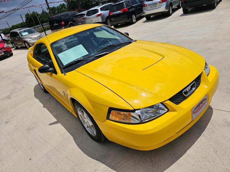 Ford Mustang Vehicle Image 07
