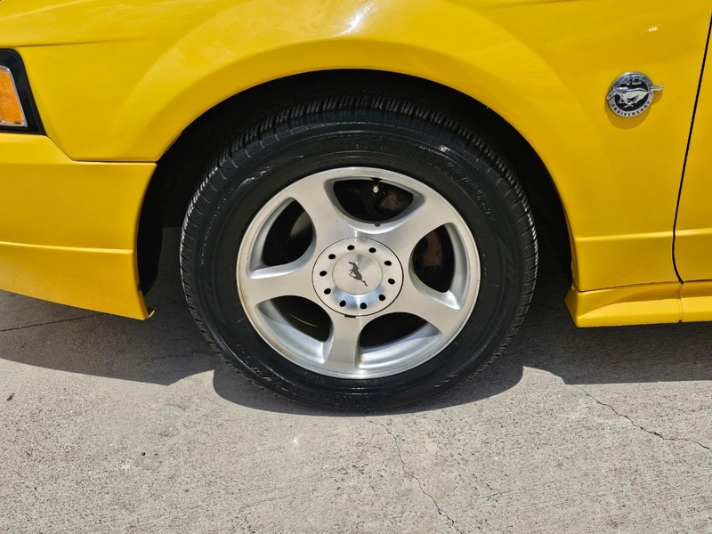 Ford Mustang Vehicle Image 09