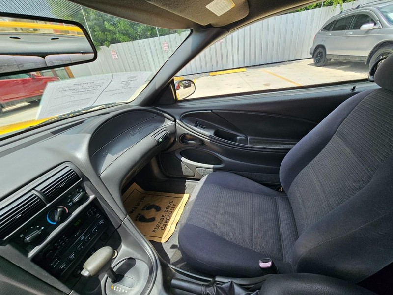 Ford Mustang Vehicle Image 15