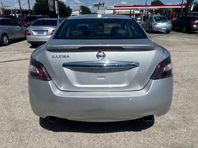 Nissan Maxima Vehicle Image 04