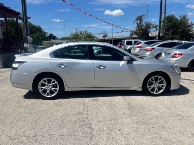 Nissan Maxima Vehicle Image 06