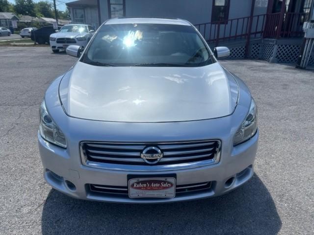 Nissan Maxima Vehicle Image 08