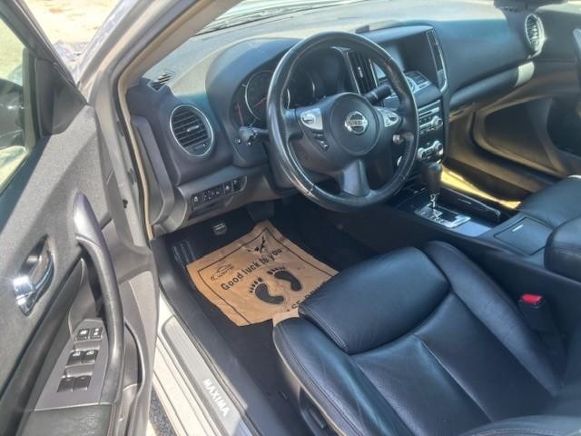 Nissan Maxima Vehicle Image 09
