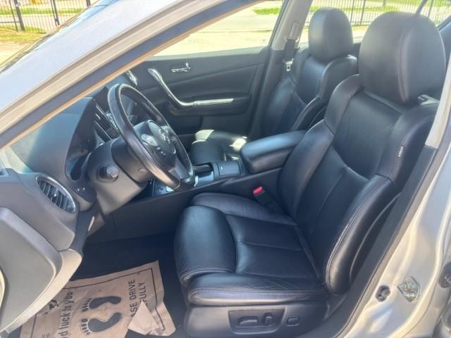 Nissan Maxima Vehicle Image 10