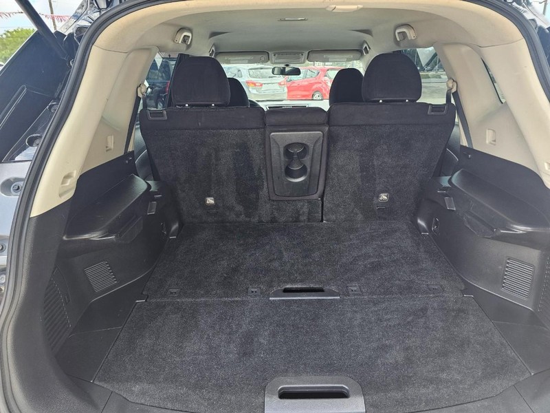 Nissan Rogue Vehicle Image 06