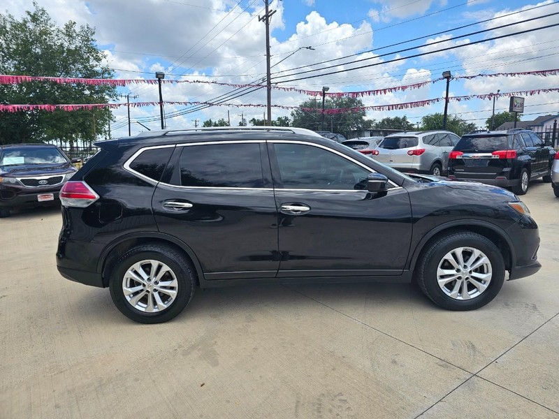 Nissan Rogue Vehicle Image 08