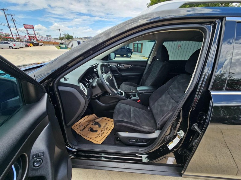 Nissan Rogue Vehicle Image 11