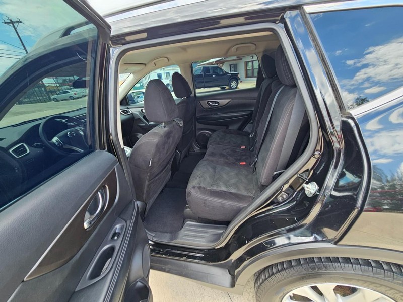 Nissan Rogue Vehicle Image 13