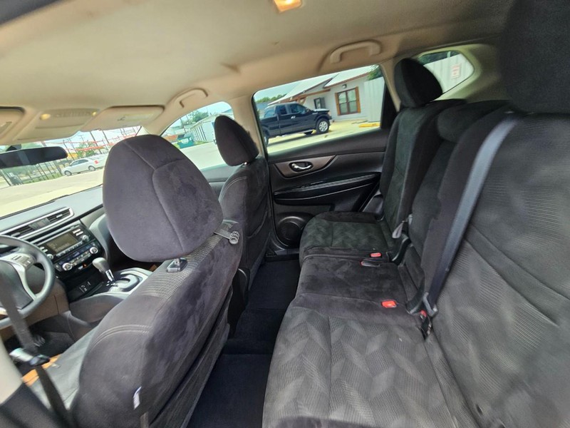 Nissan Rogue Vehicle Image 14