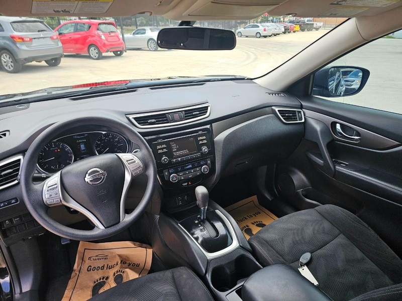 Nissan Rogue Vehicle Image 16