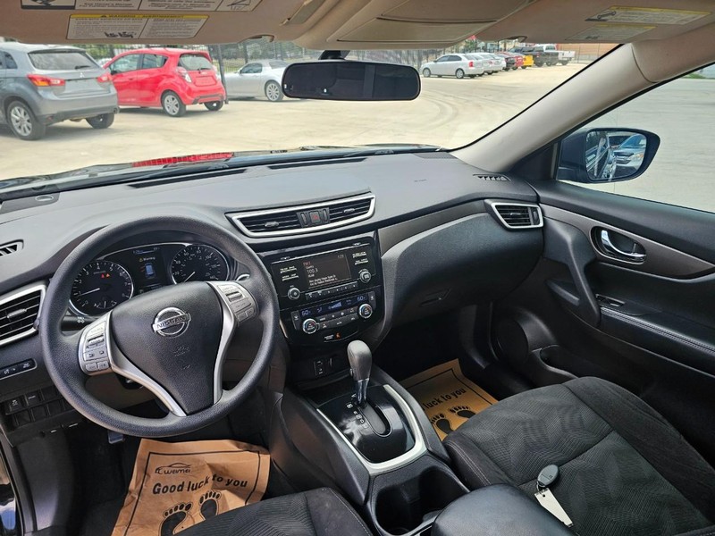 Nissan Rogue Vehicle Image 17