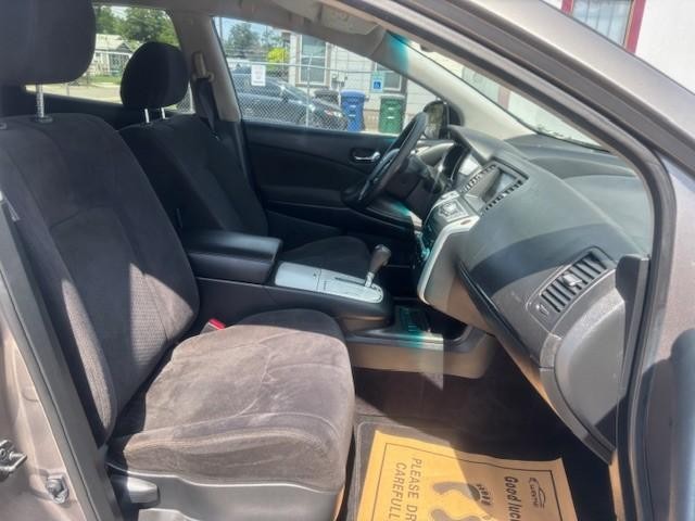 Nissan Murano Vehicle Image 18