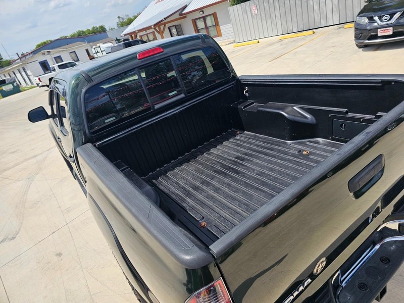 Toyota Tacoma Vehicle Image 04