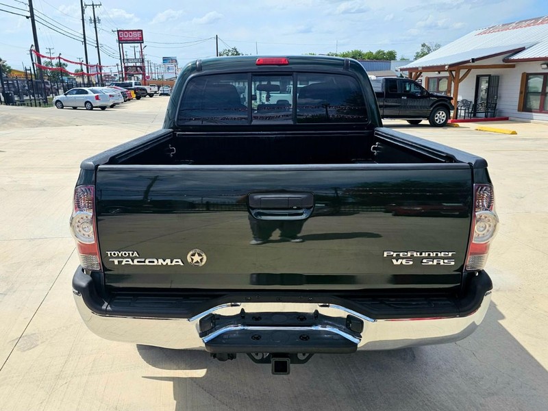 Toyota Tacoma Vehicle Image 05