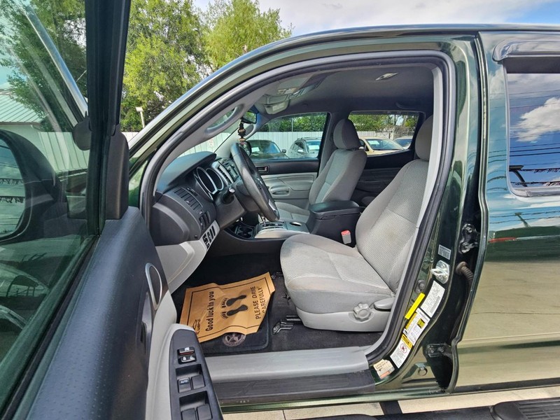 Toyota Tacoma Vehicle Image 10