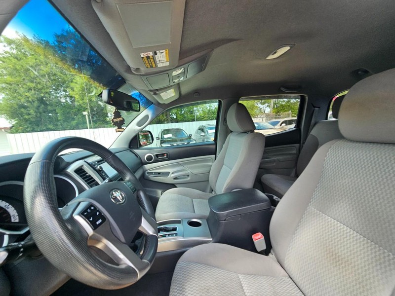 Toyota Tacoma Vehicle Image 11