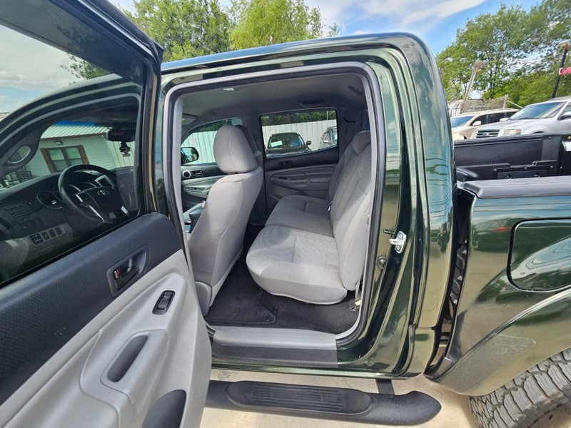 Toyota Tacoma Vehicle Image 12