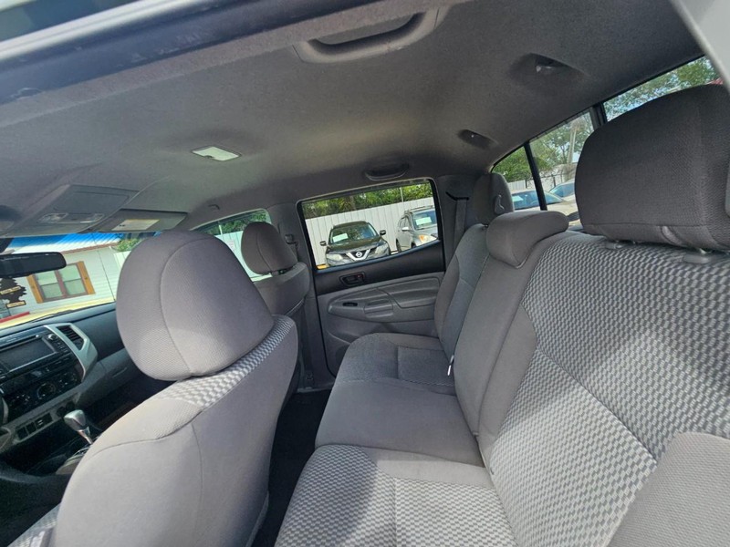 Toyota Tacoma Vehicle Image 13