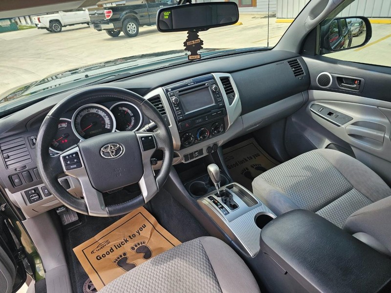 Toyota Tacoma Vehicle Image 14