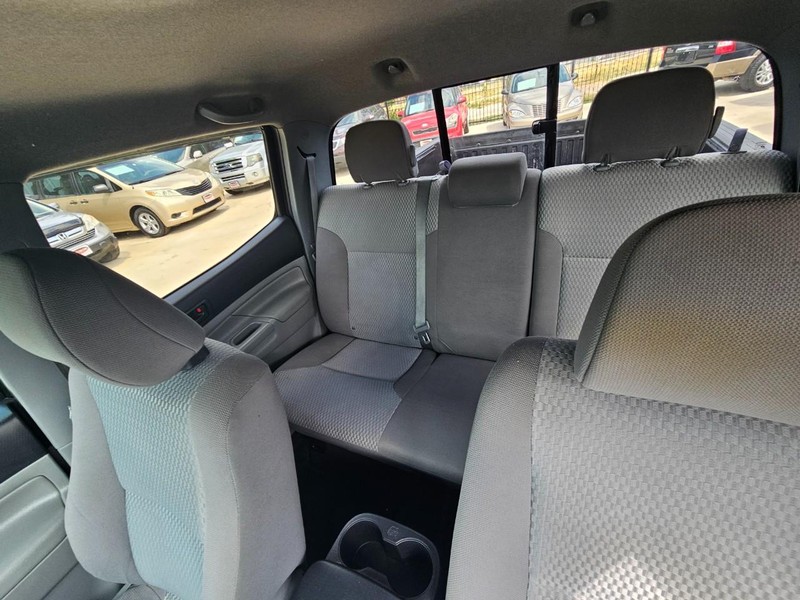 Toyota Tacoma Vehicle Image 15
