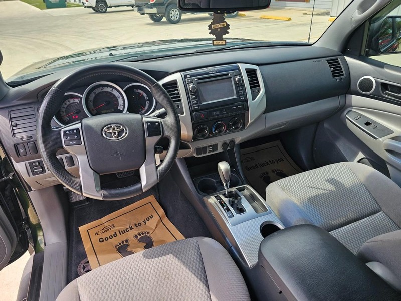 Toyota Tacoma Vehicle Image 16