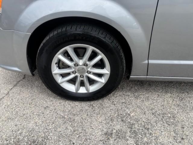 Dodge Grand Caravan Vehicle Image 09