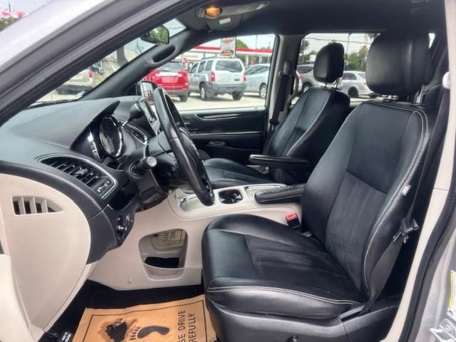 Dodge Grand Caravan Vehicle Image 11