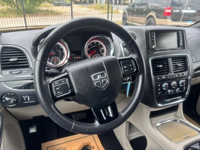 Dodge Grand Caravan Vehicle Image 12
