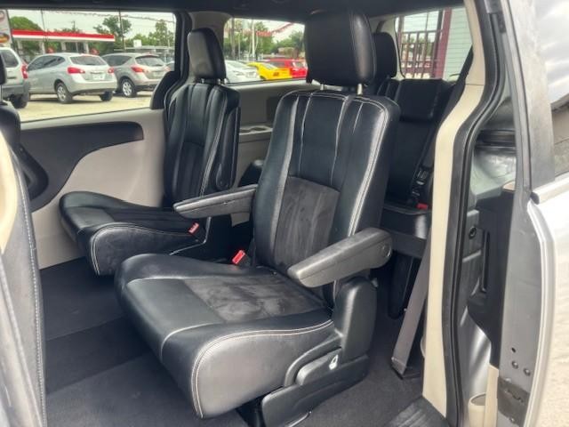 Dodge Grand Caravan Vehicle Image 14