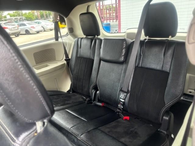 Dodge Grand Caravan Vehicle Image 16