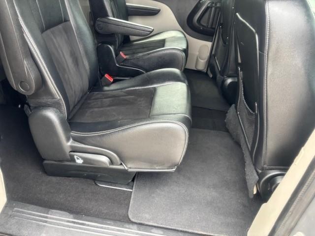Dodge Grand Caravan Vehicle Image 17